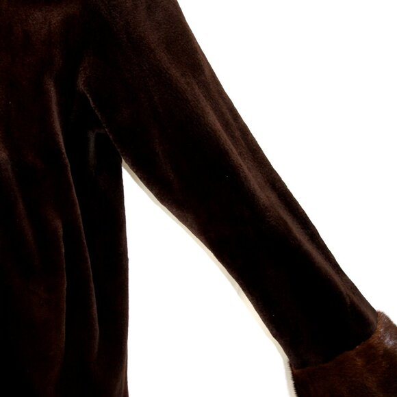 Luxurious Loro Piana Reversible Mink and Raincoat - Picture 9 of 16